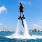 پرواز با فلای بورد بر فراز سطح آب
